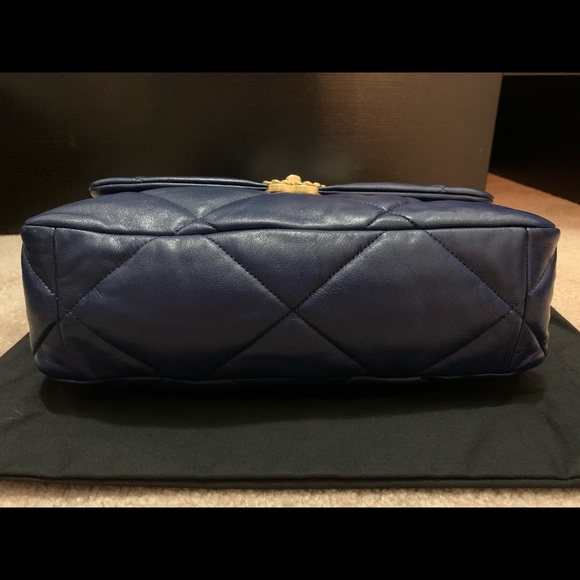 Chanel 19 Large (dark blue) - Picture 3 of 10